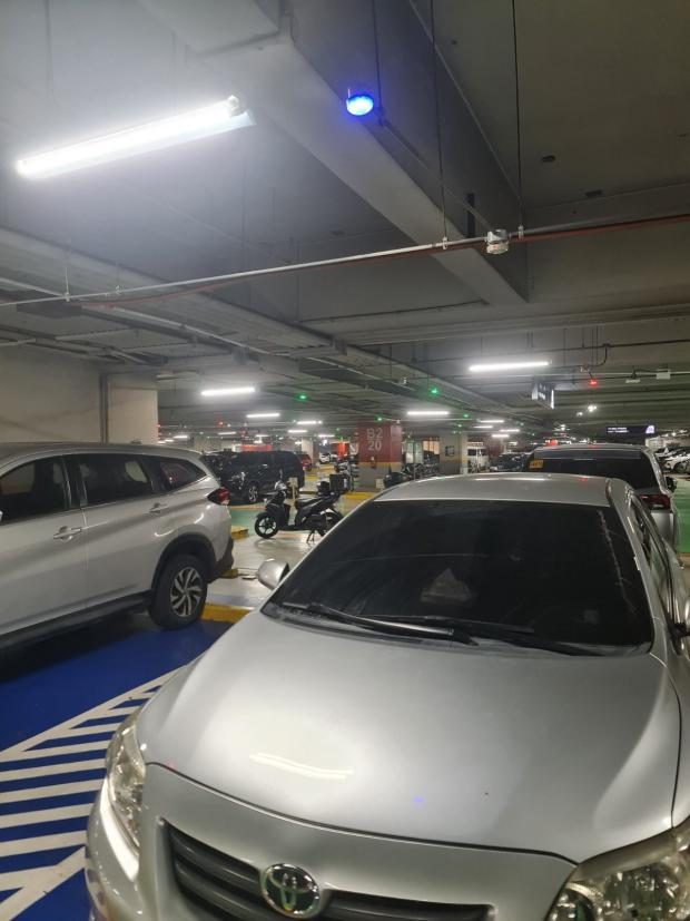 Guidance sensors above parking bays at SM Aura