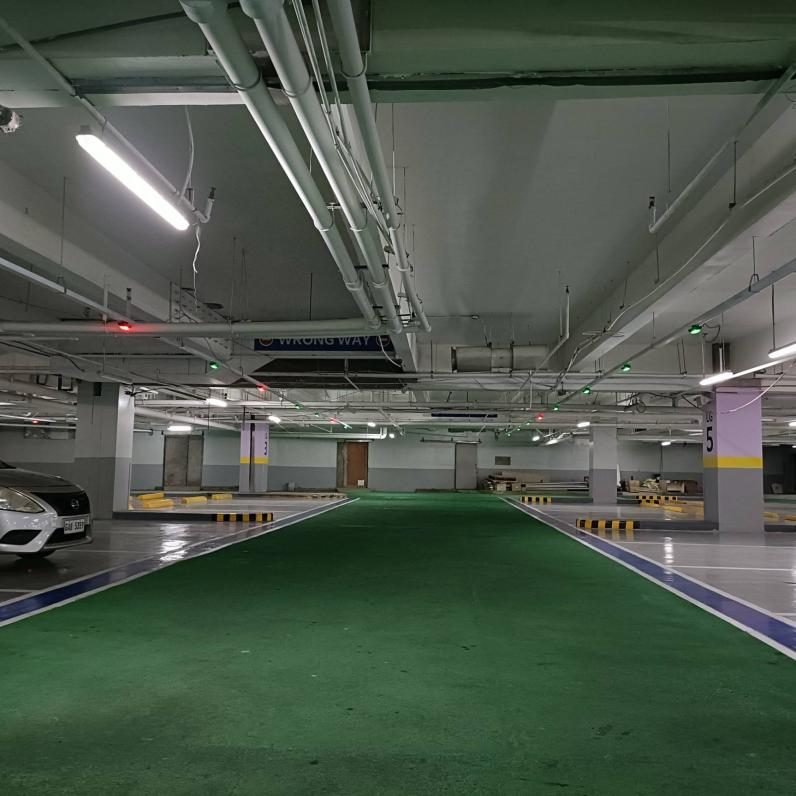 Parking garage with guidance indicators at SM JMall