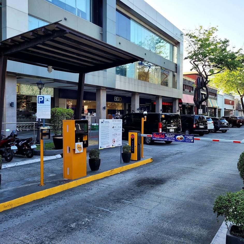 Unmanned parking entrance at Paseo de Magallanes