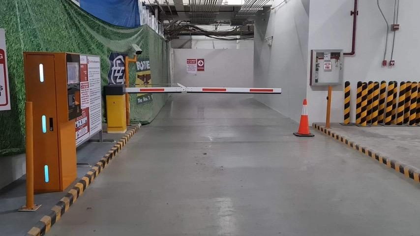 Mitsukoshi BGC Parking Lane