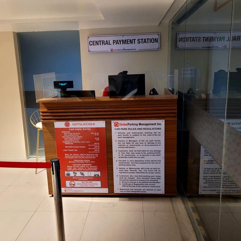 Central payment station at Mitsukoshi Mall