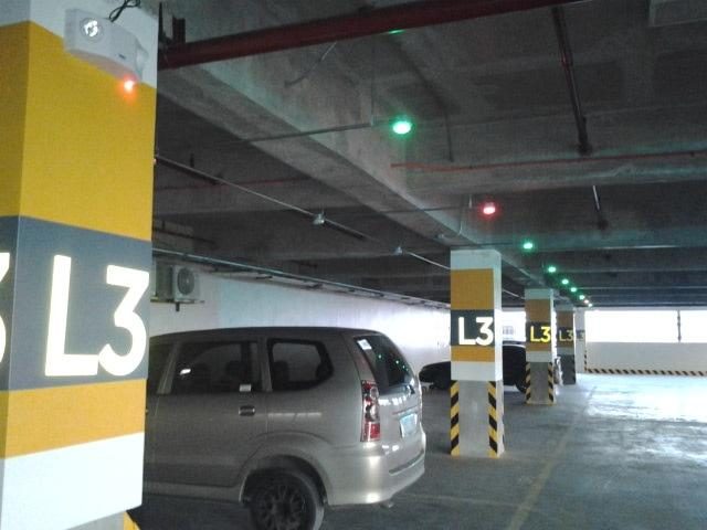 Parking level with guidance lights at Oakridge